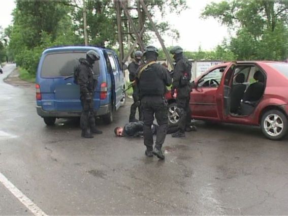На въезде в Одессу задержали банду, которая ради денег пытала семейную пару и детей