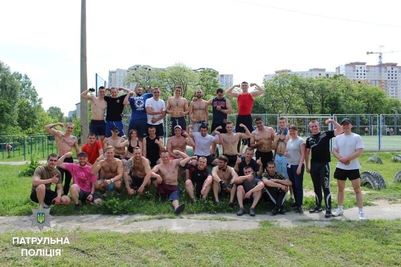 В Киеве 50 полицейских прошли жесткую тренировку: опубликованы фото