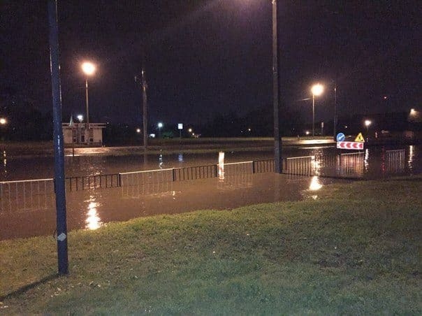 Во Львове ушел под воду крупнейший жилмассив: фоторепортаж 