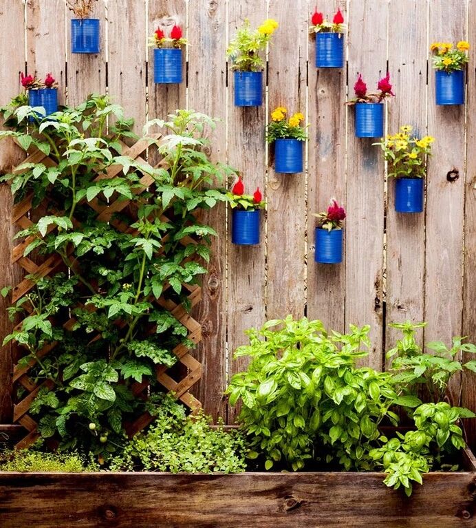 Как превратить забор на даче в произведение искусства: 15 креативных идей