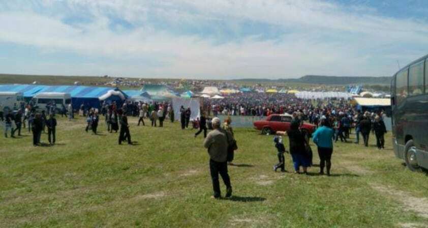 Окупанти в Криму зігнали статистів на "свято для кримських татар"