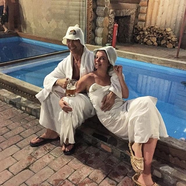 Наташа Королёва показала, как резвилась с Тарзаном в бане