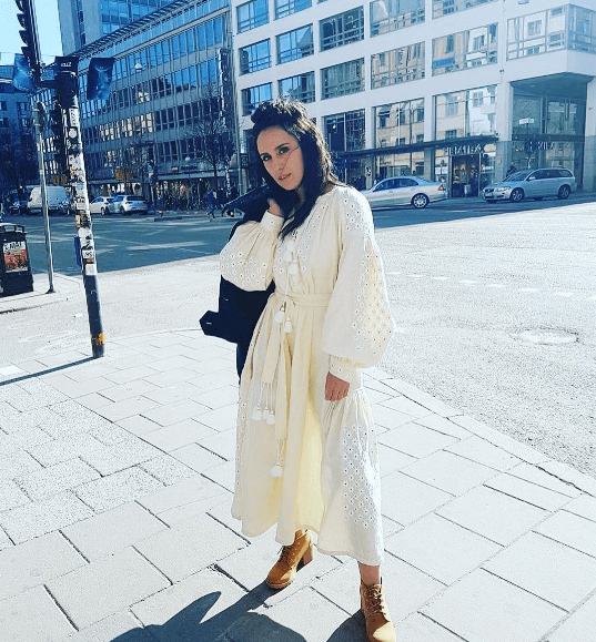 Джамала прогулялась по Стокгольму в белоснежной вышиванке: опубликованы фото