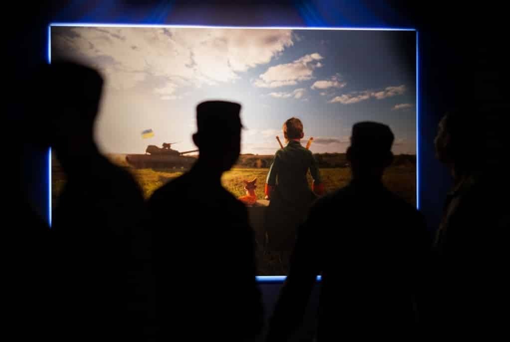 Проекция войны: французский фотограф представил воинов АТО героями картин