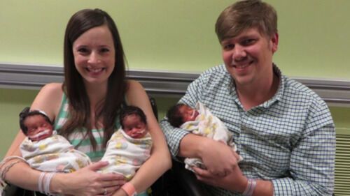 Как белая пара усыновила три эмбриона темнокожих малышей (фото)