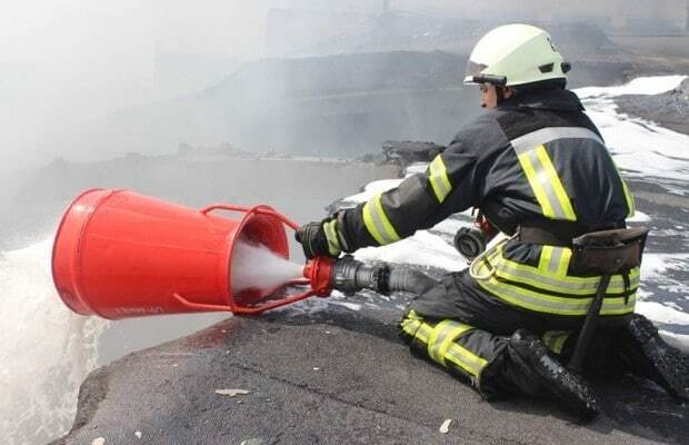 Масштабный пожар в Броварах: горел склад красок. Фотофакт