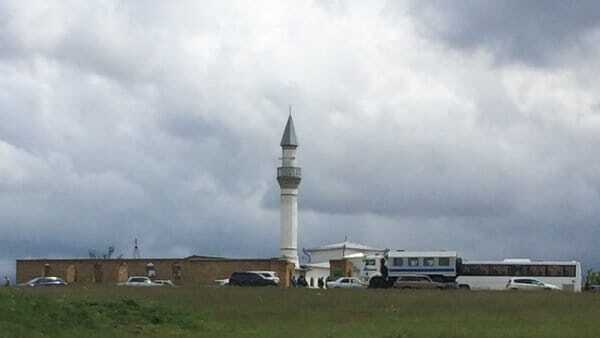 Обыски в Крыму: ОМОН насильно увез из мечети более сотни мусульман. Фотофакт