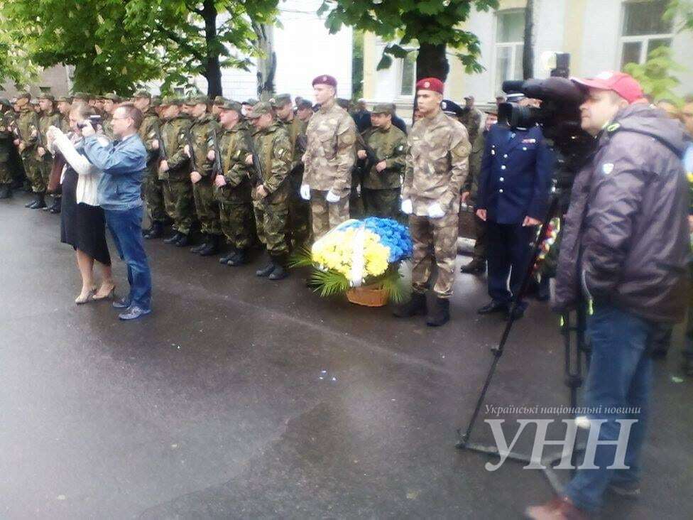 Годовщина трагедии: в Мариуполе почтили память погибших правоохранителей. Опубликованы фото