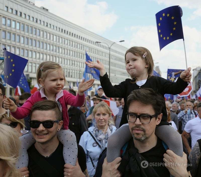 "Остаемся в Европе": в Варшаве на антиправительственную акцию вышла почти четверть миллиона человек