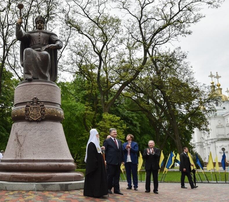 Порошенко в Полтаве открыл памятник Мазепе: опубликованы фото и видео