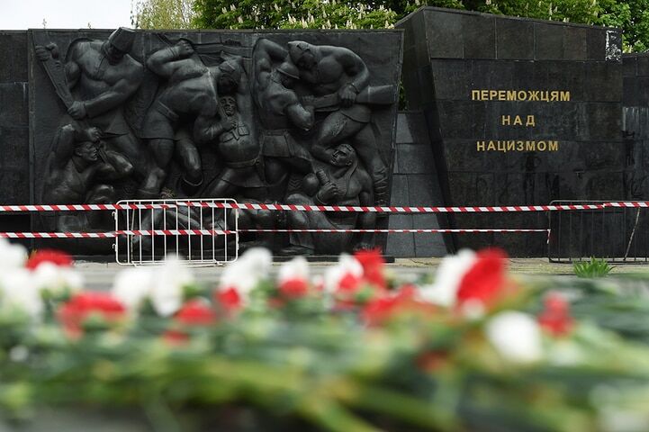 "Шахтер" во Львове почтил память жертв фашизма: фотофакт