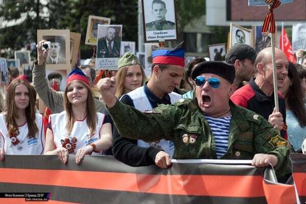 Захарченко-"герой" и буряты-победители: в Донецке отпраздновали 9 мая. Фоторепортаж