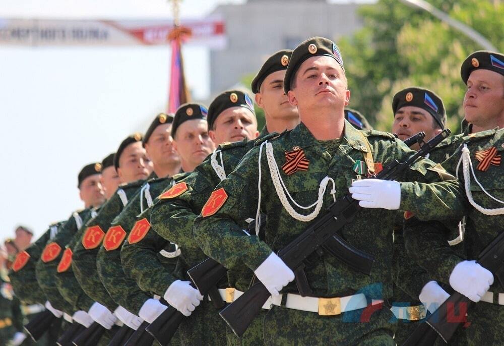 Террористы показали зубы: на Донбассе прошли военные парады с российской техникой. Фоторепортаж