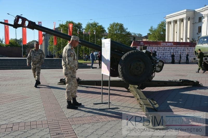 В Симферополь на День Победы навезли военную технику