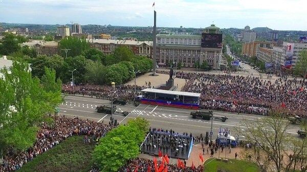 Захарченко-"герой" и буряты-победители: в Донецке отпраздновали 9 мая. Фоторепортаж