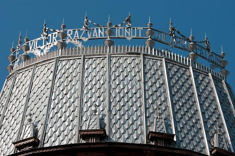 Цыганский рай: как выглядит знаменитая деревня Бузеску