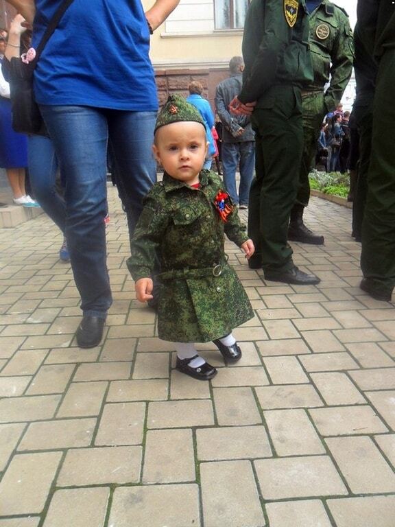 Захарченко-"герой" и буряты-победители: в Донецке отпраздновали 9 мая. Фоторепортаж
