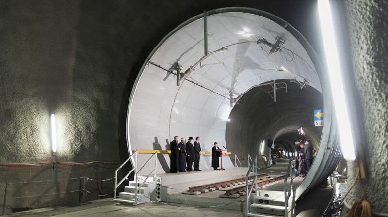 57 км за 17 лет: в Швейцарии открыли самый длинный в мире тоннель. Фоторепортаж
