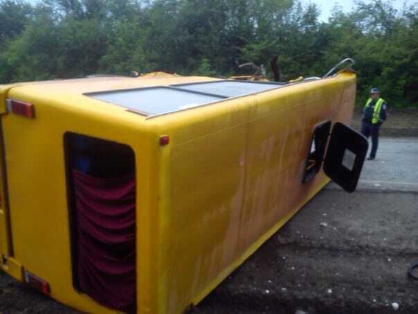 На Тернопільщині вантажівка не розминулася з автобусом, є загиблі. Фото