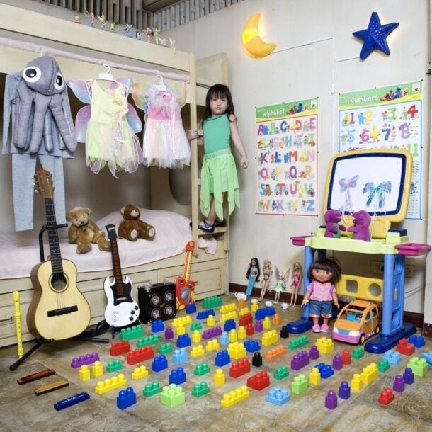 Цветы жизни: дети мира и их игрушки