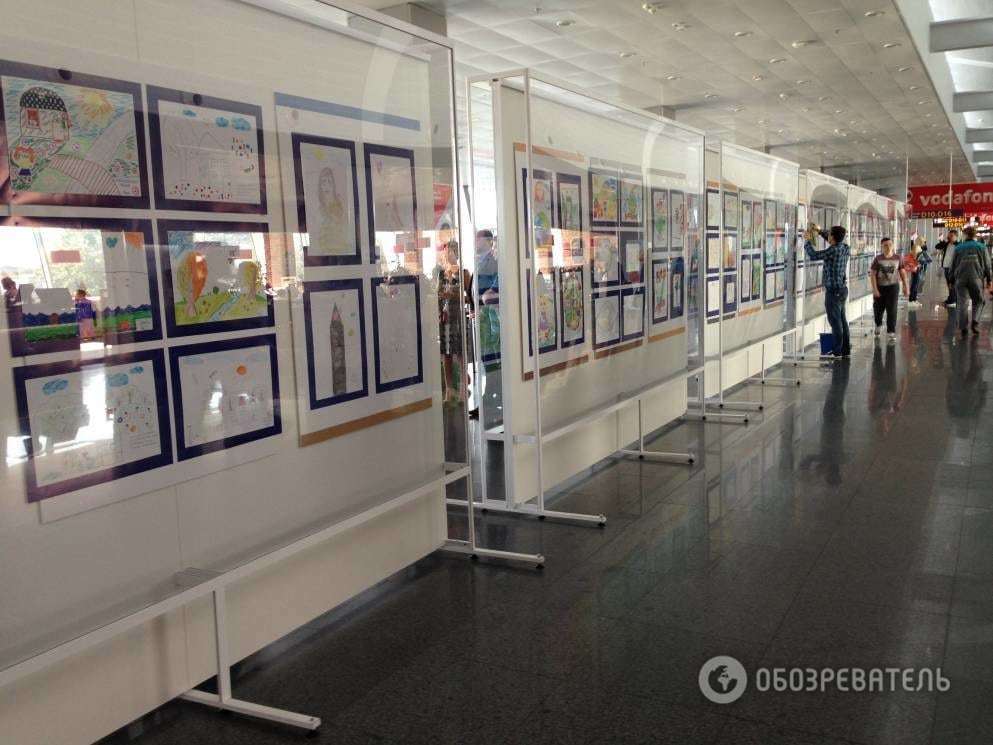 Війна і мир: в аеропорту "Бориспіль" показали творчість дітей Донбасу