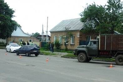 В Кировограде грузовик врезался в легковушку: опубликованы фото