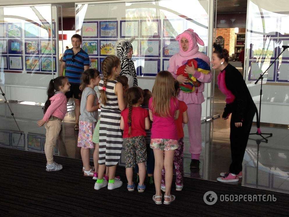 Війна і мир: в аеропорту "Бориспіль" показали творчість дітей Донбасу