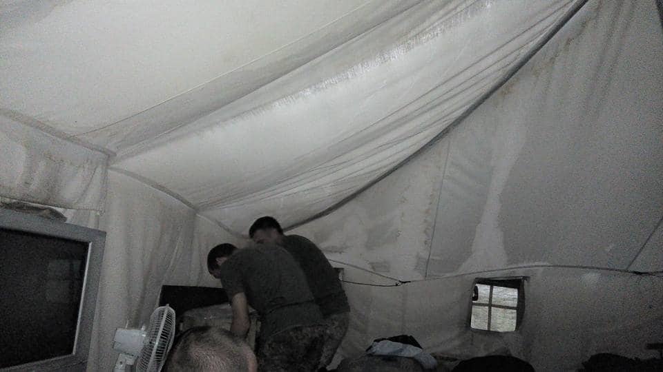 По стандартам "мать-их-нато": на Львовщине у военных после первого ливня "разлезлись" палатки. Фотофакт