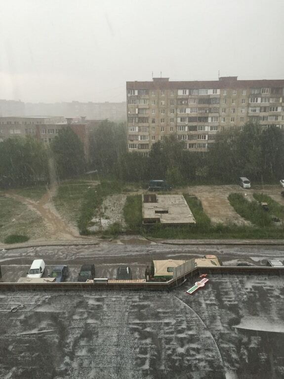 Мощный ливень и аномальный град: в Луцке бушевала непогода. Опубликованы фото