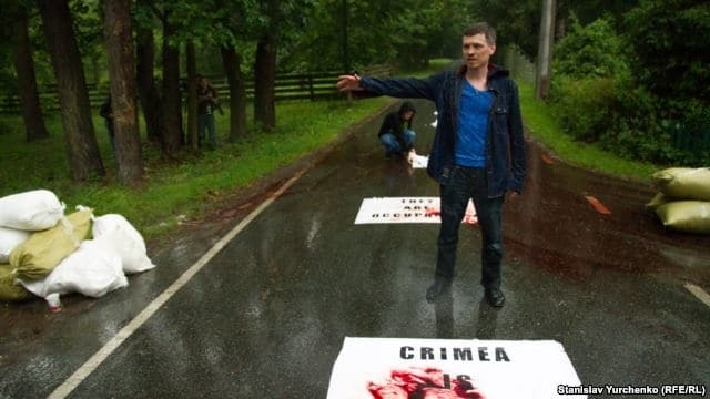 Світові дипломати їхали на прийом до посла РФ в Україні по калюжах "крові"
