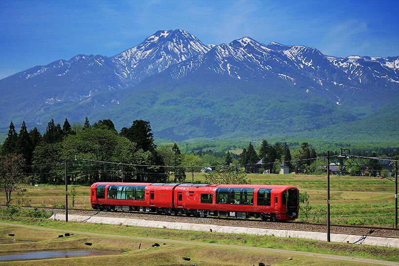 Катайся и наслаждайся: в Японии появился "стеклянный" поезд для туристов. Опубликованы фото