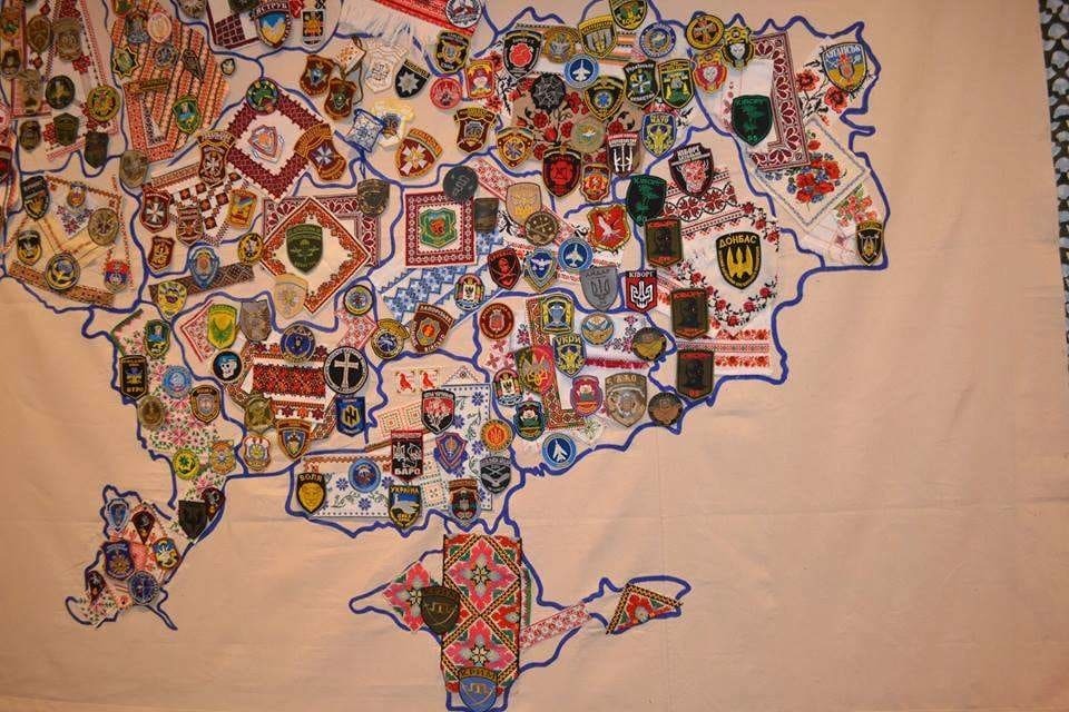 "Дорога победы": в США представили карту Украины из шевронов воинов АТО. Фотофакт