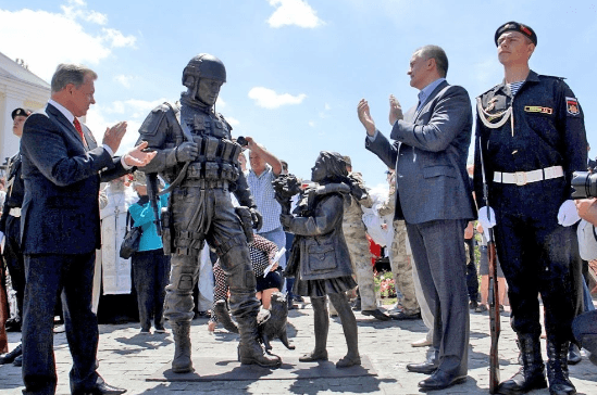 У мережі висміяли безглуздий пам'ятник окупантам у Криму