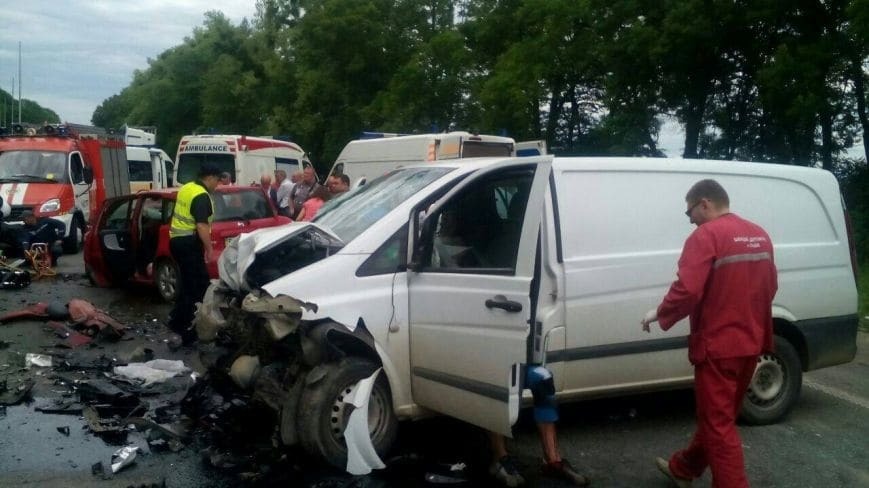 На Львовщине пьяный водитель убил беременную жену и 4-летнего ребенка 