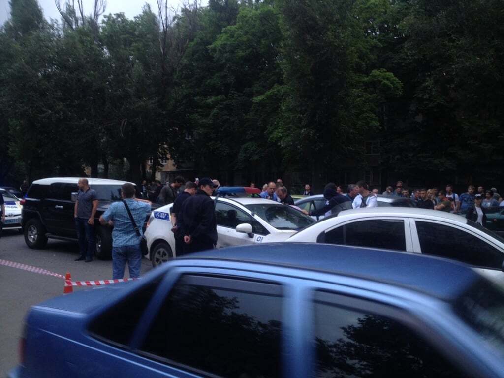 В Одессе со стрельбой и погоней задержали копов-взяточников. Фотофакт