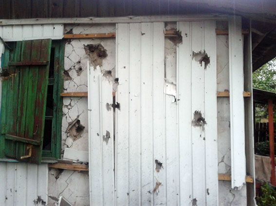 Террористы "ДНР" обстреляли дома мирных жителей, погибла женщина