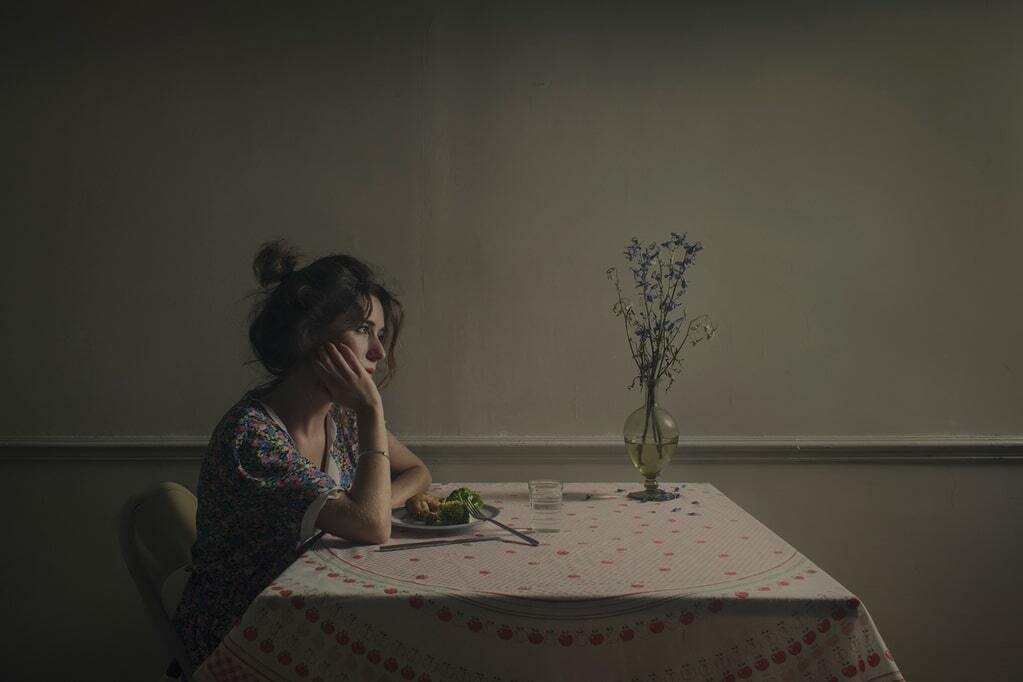 Склеить сердце: фотограф из Британии показала страдания женщин, утративших любовь