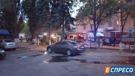 В Соломенском райсуде Киева вспыхнул пожар: загорелись сразу два этажа