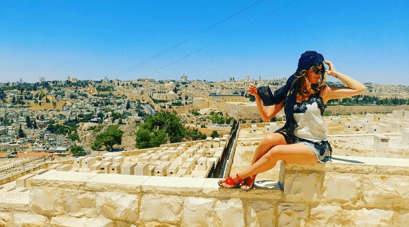 Вдохновение Израилем: Бадоева поделилась яркими фото со съемок