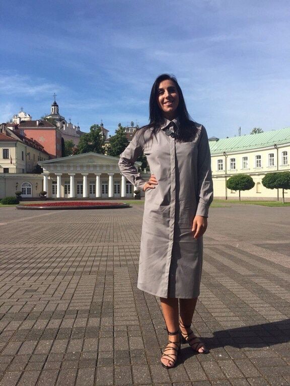 Джамала в платье-рубашке продефилировала в Вильнюсе: опубликованы фото