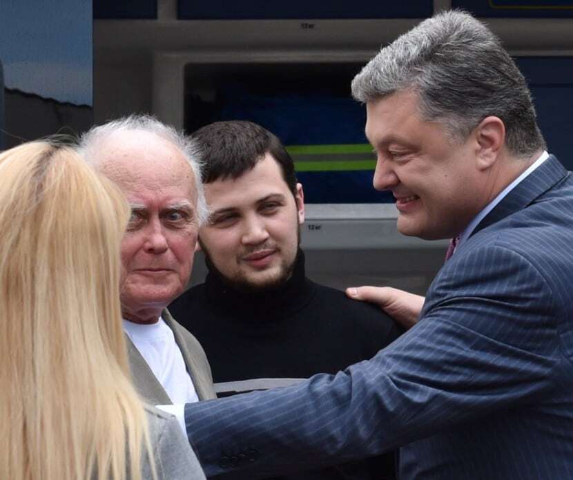 Возвращение домой: Порошенко встретился с Солошенко и Афанасьевым. Видеофакт и фоторепортаж