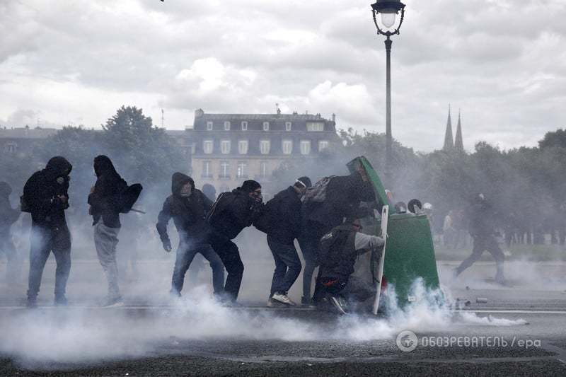 Многотысячный митинг в Париже: минимум 26 человек пострадали. Фоторепортаж