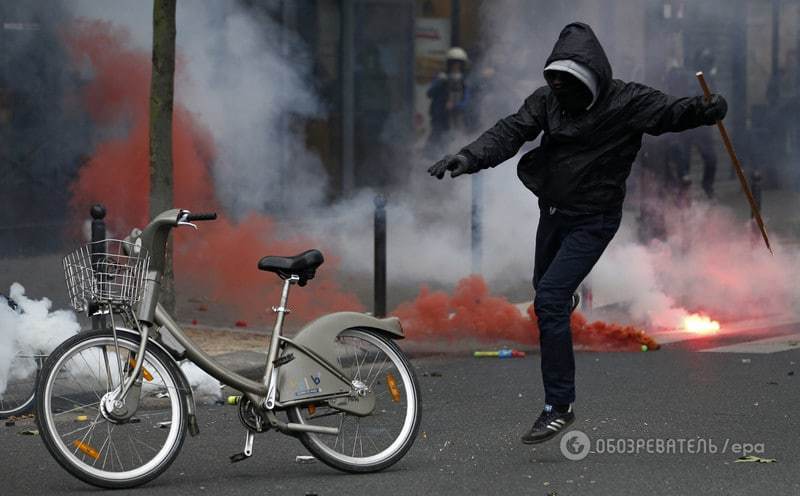 Многотысячный митинг в Париже: минимум 26 человек пострадали. Фоторепортаж