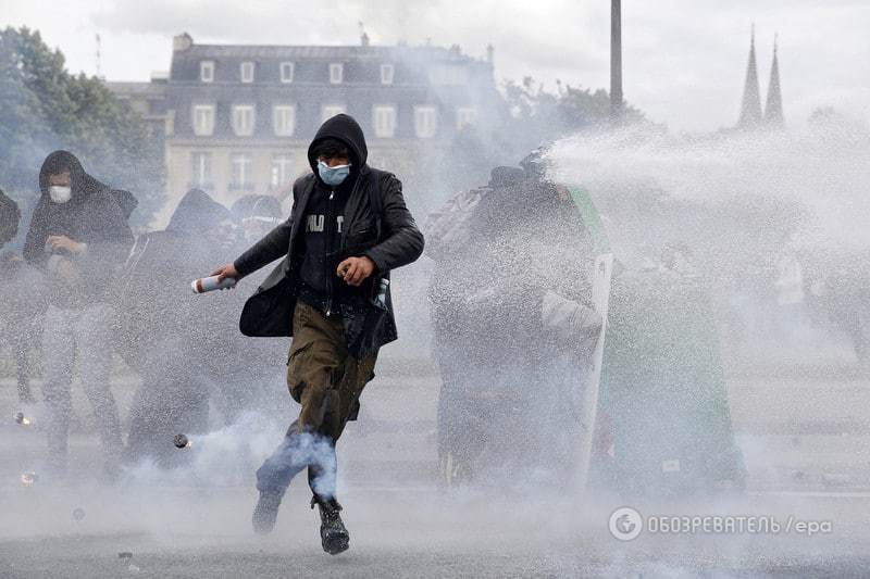 Багатотисячний мітинг у Парижі: щонайменше 26 людей постраждали