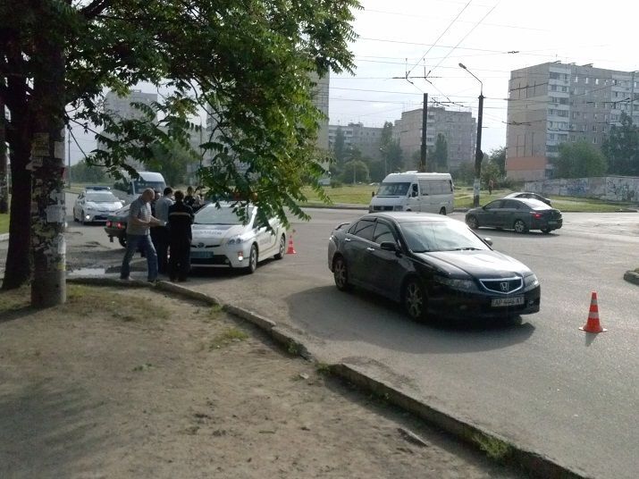 ДТП в Запорожье: водитель иномарки сбил пожилую женщину. Фото