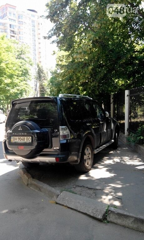 Герои парковки: в Одессе начали борьбу с автохамами. Фоторепортаж