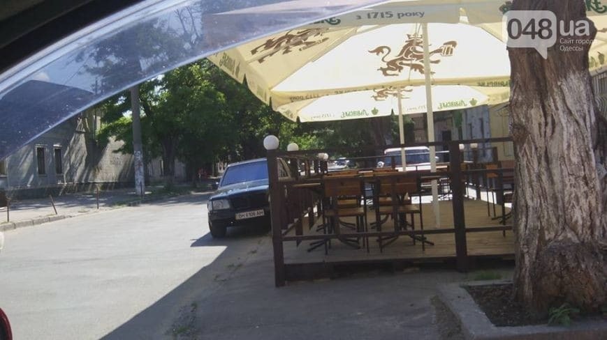 Герои парковки: в Одессе начали борьбу с автохамами. Фоторепортаж