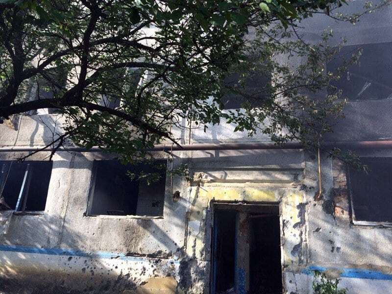 Пряме влучення: у Красногорівці снаряд бойовиків зруйнував 5-поверхівку