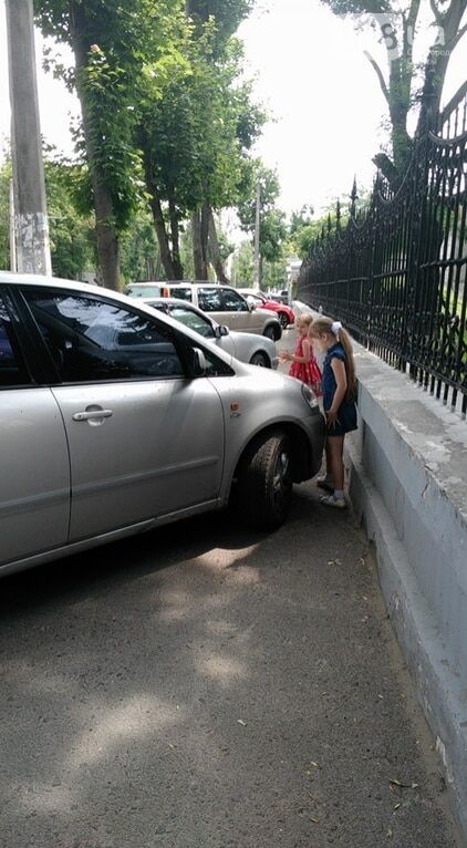 Герои парковки: в Одессе начали борьбу с автохамами. Фоторепортаж