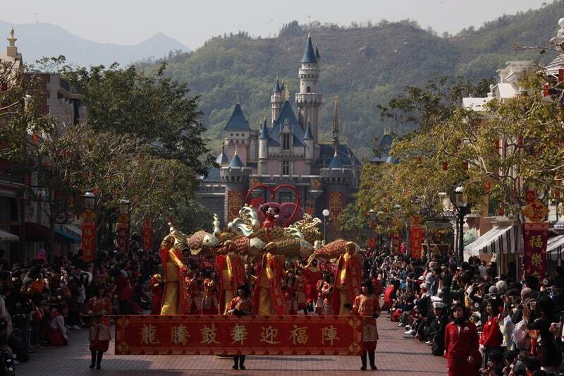 В Китае открылся парк развлечений Диснейленд: опубликованы фото